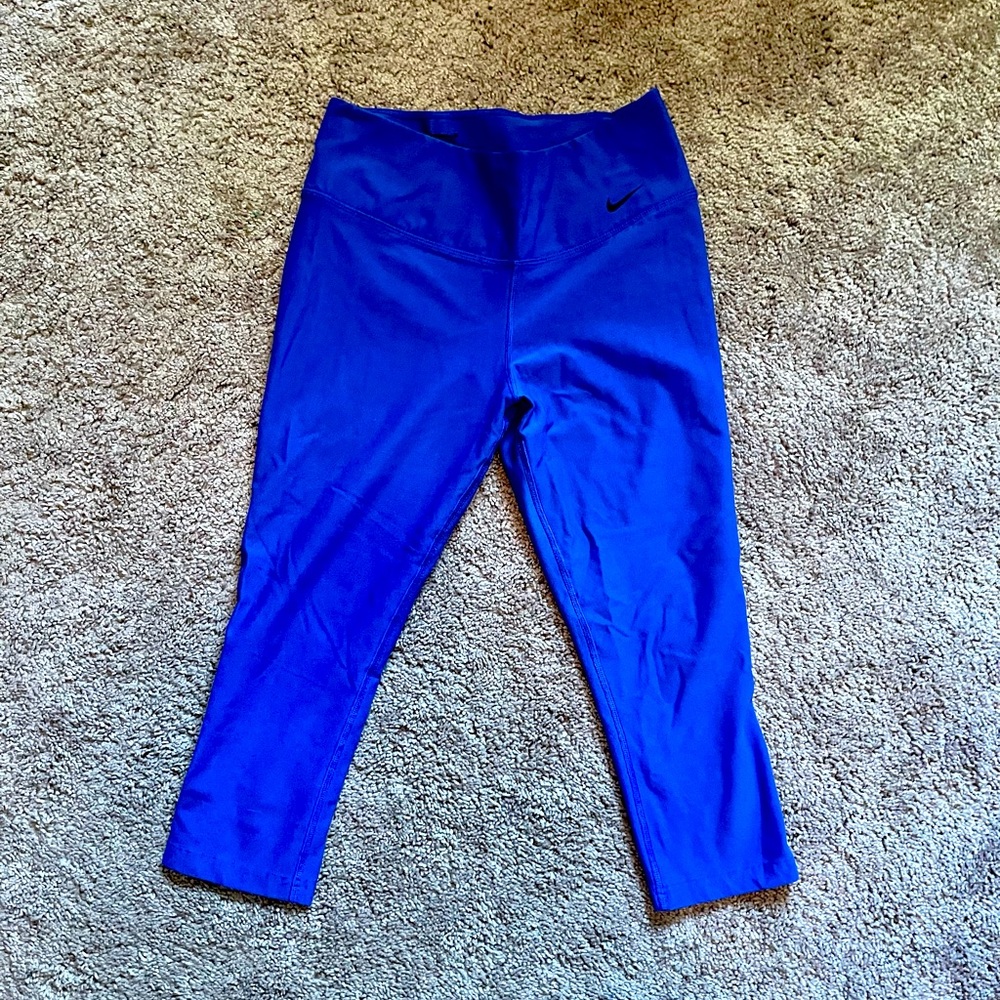 Women’s Nike crop legging- work out wear